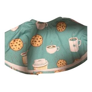 Cute skirt to wear on a coffee date!